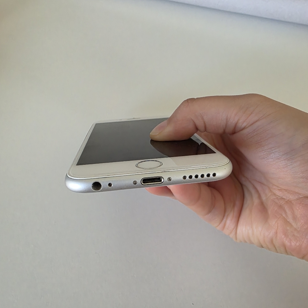 Apple iPhone 6S 32GB SILVER (UNLOCKED) - Picture 8 of 8